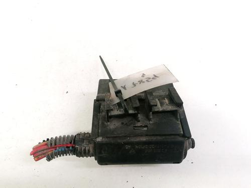 Used Fuse box Fuse box 32898998 32898998