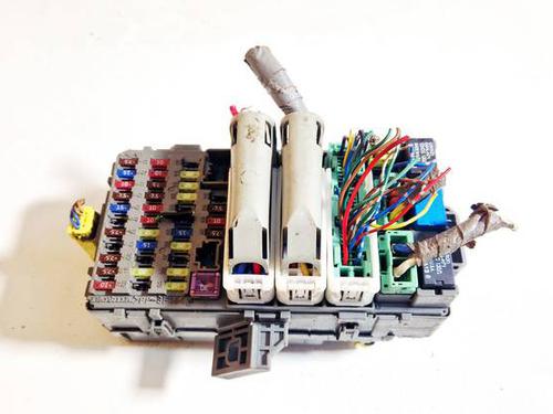 Used Fuse box Fuse box 32569870 32569870