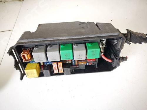 Used Fuse box Fuse box 32588303 32588303
