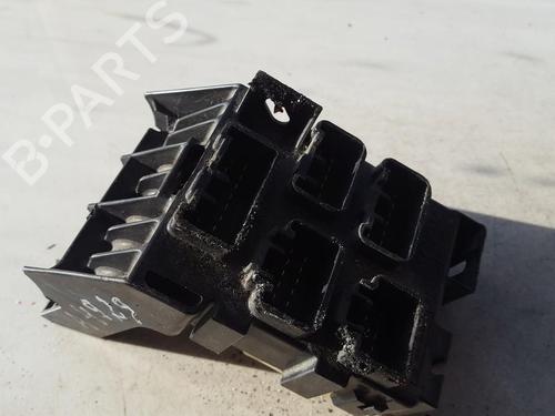 Used Fuse box Fuse box TOYOTA COROLLA Verso (ZER_, ZZE12_, R1_) 2.2 D-4D (AUR10_, AUR10R) (136 hp) 33517578 33517578