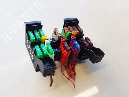 Used Fuse box Fuse box MERCEDES-BENZ E-CLASS (W211) E 270 CDI (211.016) (177 hp) 33062423 33062423