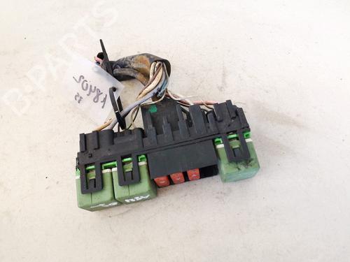 fuse-box-peugeot-407-6d_-2004-2005-2006-2007-2008-2009-2010-2011-32916044 main image