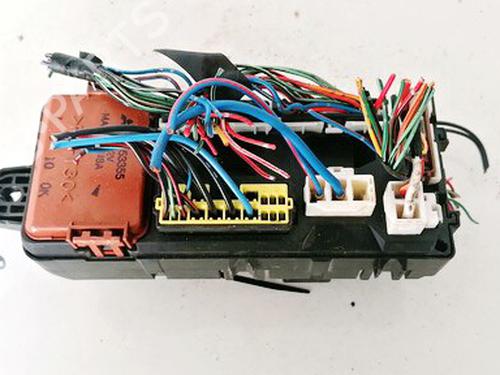 Used Fuse box Fuse box MITSUBISHI CARISMA (DA_) 1.6 (DA1A) (90 hp) 33072369 33072369