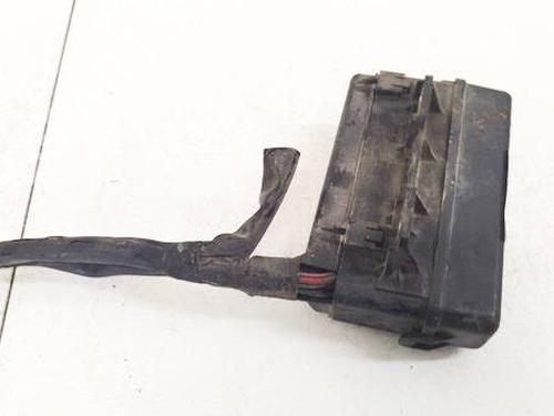 Used Fuse box Fuse box 32575138 32575138
