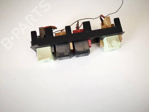 Used Fuse box SKODA YETI (5L) 1.4 TSI (122 hp) 32960074