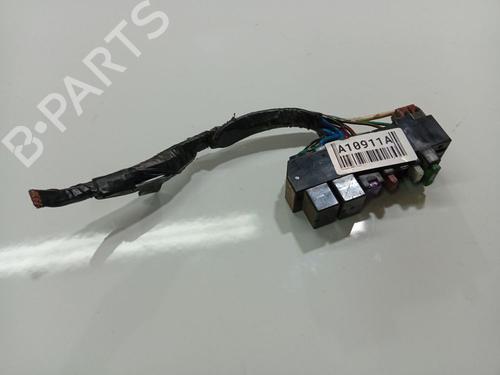 Used Fuse box Fuse box PEUGEOT 4007 (VU_, VV_) 2.2 HDi (156 hp) 32547982 32547982