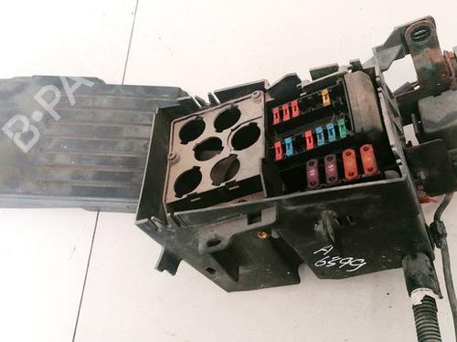Used Fuse box Fuse box 33073701 33073701