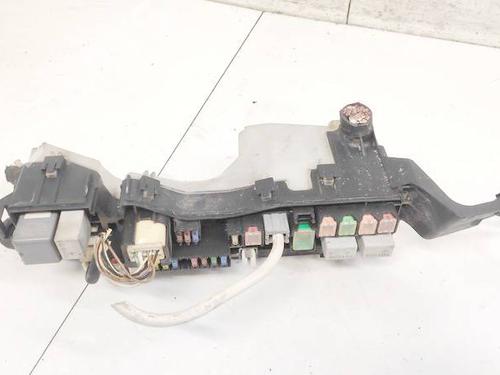 Used Fuse box Fuse box 32929915 32929915