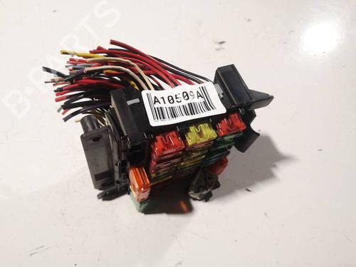 Used Fuse box Fuse box OPEL OMEGA B (V94) 2.0 16V (F69, M69, P69) (136 hp) 32569681 32569681