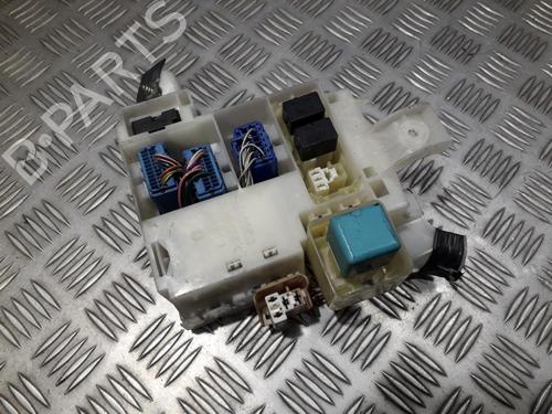 fuse-box-toyota-corolla-verso-_e12_-2001-2002-2003-2004-2005-2006-2007-33498238 main image