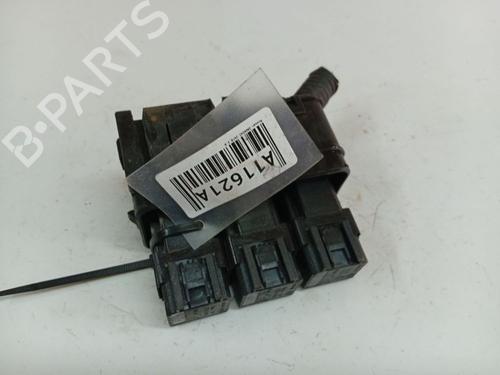 Used Fuse box Fuse box 37864658 37864658