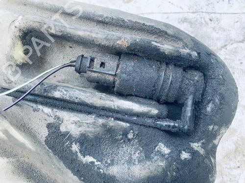 washer-pump-audi-a6-c5-4b2-4b4-1997-1998-1999-2000-2001-2002-2003-2004-2005-35582600 main image