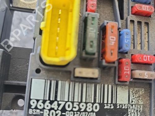Fuse box CITROËN C5 III (RD_) 1.6 HDi 110 (RD9HZC) | BP36102696E1 - Image 2