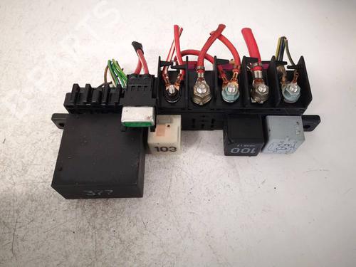 Used Fuse box Fuse box VW BORA I (1J2) 1.9 TDI (130 hp) 39734663 39734663