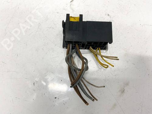 Used Fuse box Fuse box RENAULT ESPACE III (JE0_) 2.2 dCi (JE0K) (130 hp) 32582675 32582675