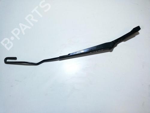 Used Front windshield wiper arm Front windshield wiper arm 33507994 33507994
