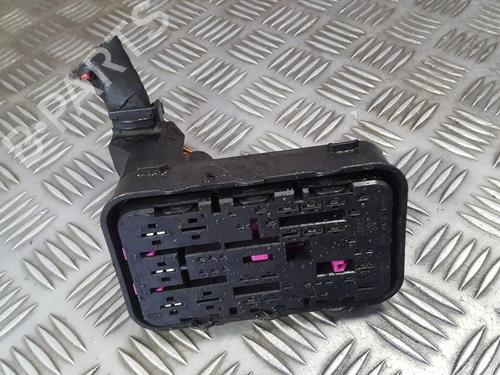 fuse-box-vw-golf-v-1k1-2003-2004-2005-2006-2007-2008-2009-2010-33495730 main image