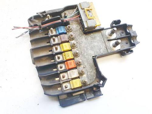 Used Fuse box Fuse box 32965400 32965400