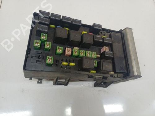 Used Fuse box Fuse box 35998494 35998494