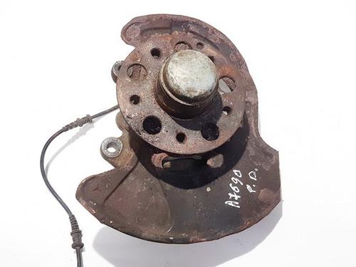 Used Right front steering knuckle Right front steering knuckle MERCEDES-BENZ C-CLASS (W203) C 270 CDI (203.016) (170 hp) 35462857 35462857
