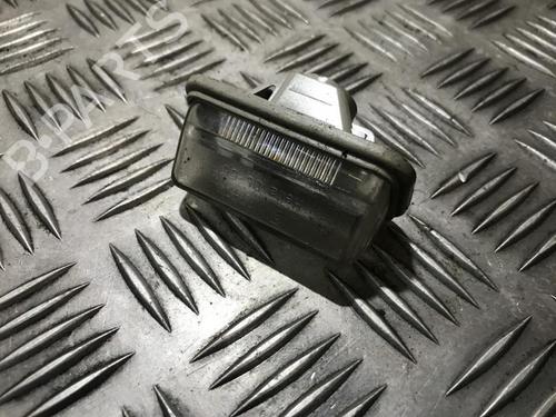 Luz matrícula Luz matrícula TOYOTA AVENSIS (_T25_) 1.8 VVT-i (ZZT251_, ZZT251R) (129 hp) 35677900 35677900