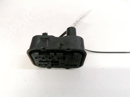 Used Fuse box Fuse box VW TOURAN (1T1, 1T2) 1.9 TDI (100 hp) 32906107 32906107