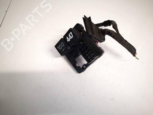 Used Fuse box Fuse box SKODA OCTAVIA I (1U2) 1.9 TDI (90 hp) 32967110 32967110
