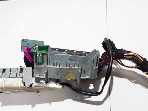 Used Fuse box Fuse box OPEL CORSA C (X01) 1.3 CDTI (F08, F68) (70 hp) 33106132 33106132