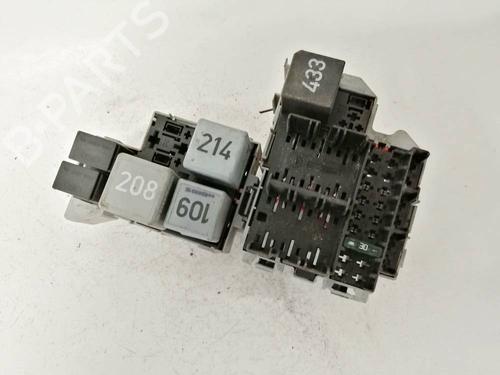 fuse-box-renault-megane-iii-hatchback-bz01_-b3_-2008-32968150 main image