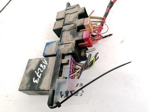 fuse-box-audi-a4-b5-8d2-1994-1995-1996-1997-1998-1999-2000-2001-32913041 main image