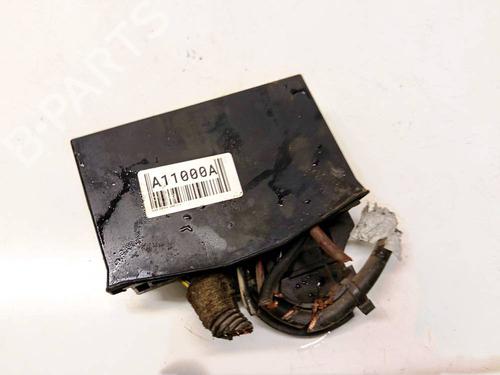 Used Fuse box Fuse box 32535247 32535247
