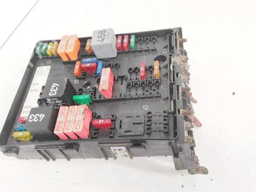 Used Fuse box Fuse box VW GOLF V (1K1) 1.9 TDI (105 hp) 32930352 32930352