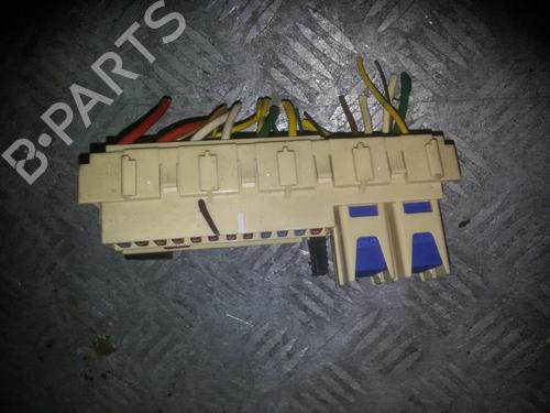 Used Fuse box Fuse box NISSAN MICRA III (K12) 1.0 16V (K12) (65 hp) 33521116 33521116