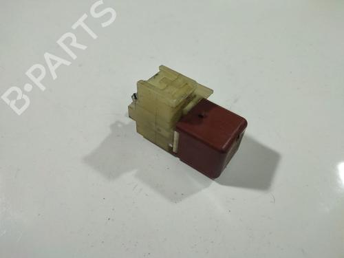 Used Fuse box Fuse box 32548488 32548488
