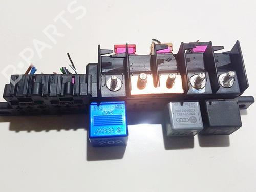 Used Fuse box Fuse box VW PASSAT B5 Variant (3B5) 1.9 TDI (110 hp) 33100881 33100881