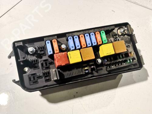 Used Fuse box Fuse box 37093773 37093773