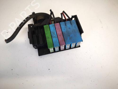 Used Fuse box Fuse box 32963462 32963462