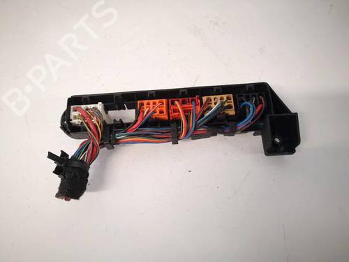 Used Fuse box VW PASSAT B5.5 (3B3) 1.9 TDI (101 hp) 32971262