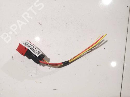 Used Fuse box Fuse box RENAULT SCÉNIC II (JM0/1_) 1.6 (JM0C, JM0J, JM1B) (113 hp) 33751608 33751608