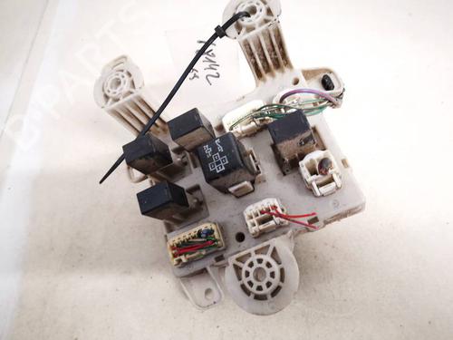 fuse-box-toyota-previa-ii-_r3_-2000-2001-2002-2003-2004-2005-2006-32923738 main image