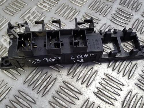 Used Fuse box Fuse box 33495650 33495650