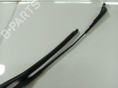Used Front windshield wiper arm SKODA ROOMSTER (5J7) 1.4 TDI (80 hp) 32665608
