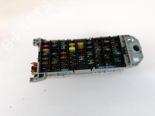 Used Fuse box Fuse box 32881338 32881338