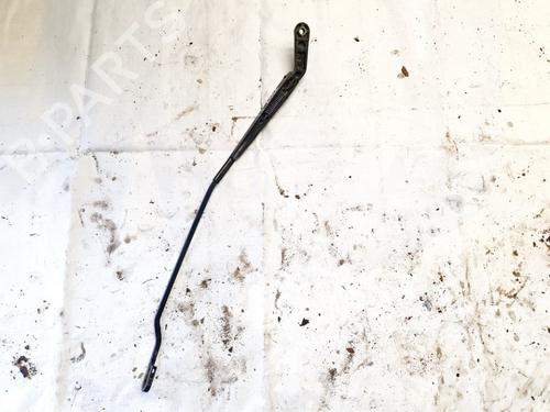 Used Front windshield wiper arm Front windshield wiper arm VW BORA I (1J2) 1.9 TDI (110 hp) 32901719 32901719