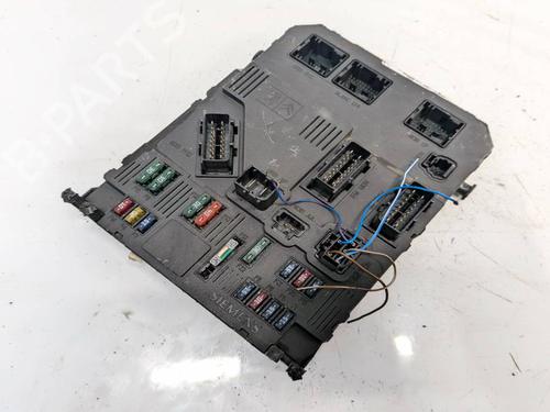 Used Fuse box Fuse box 33072504 33072504