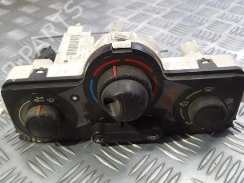 Used Climate control Climate control RENAULT MEGANE II (BM0/1_, CM0/1_) 1.6 16V (112 hp) 35678740 35678740