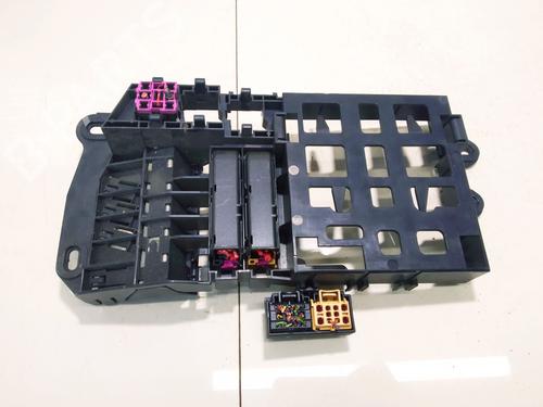 Fuse box VW PASSAT B6 (3C2) 2.0 FSI | BP33061135E1 - Image 2