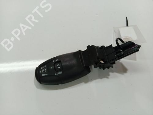 Used Steering wheel controls Steering wheel controls PEUGEOT 407 (6D_) 2.0 HDi 135 (6DRHRH, 6DRHRE, 6DRHRG, 6DRHRJ) (136 hp) 34853301 34853301
