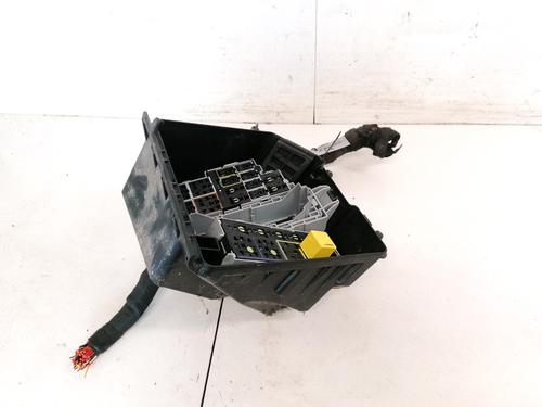 Used Fuse box Fuse box OPEL MERIVA A MPV (X03) 1.7 DTI (E75) (75 hp) 32881935 32881935