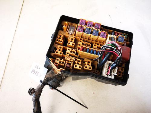 Used Fuse box Fuse box 32882865 32882865